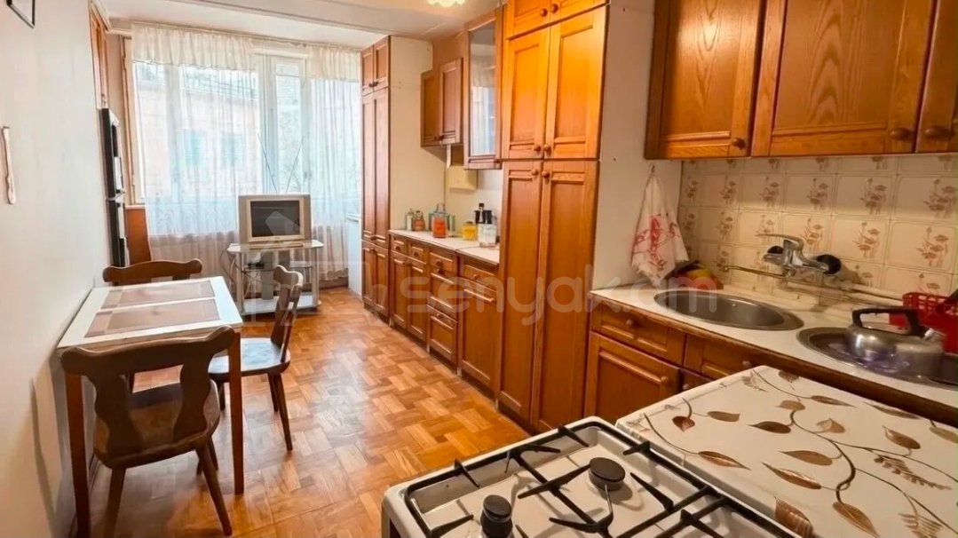 3 Սենյականոց Բնակարան Քարե Շենքում, 79քմ, 5/5 հարկ, Կոսմետիկ Վերանորոգված