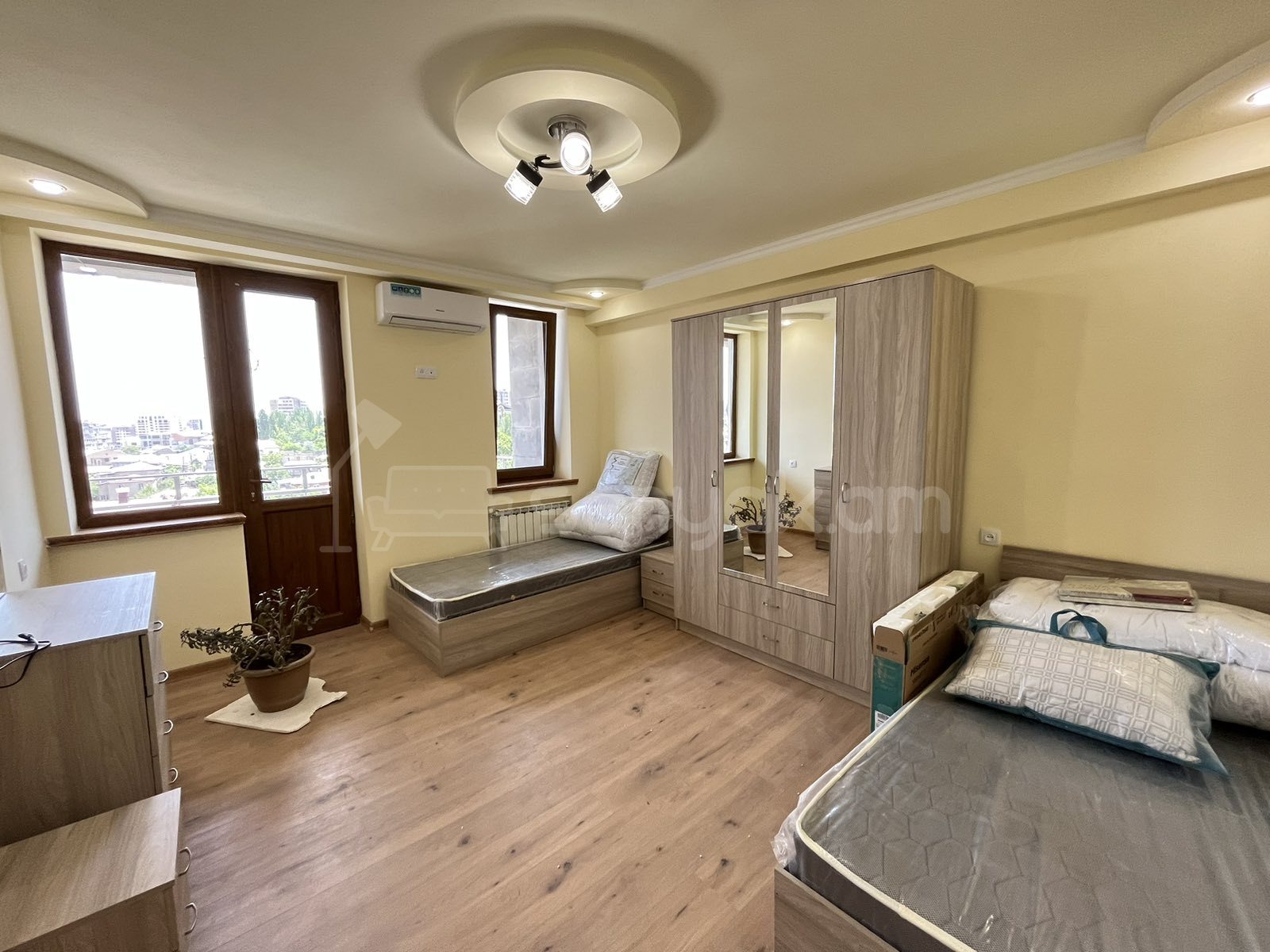 3 Սենյականոց Բնակարան Քարե Շենքում, 70քմ, 4/7 հարկ, Կապիտալ Վերանորոգված, Կահավորված