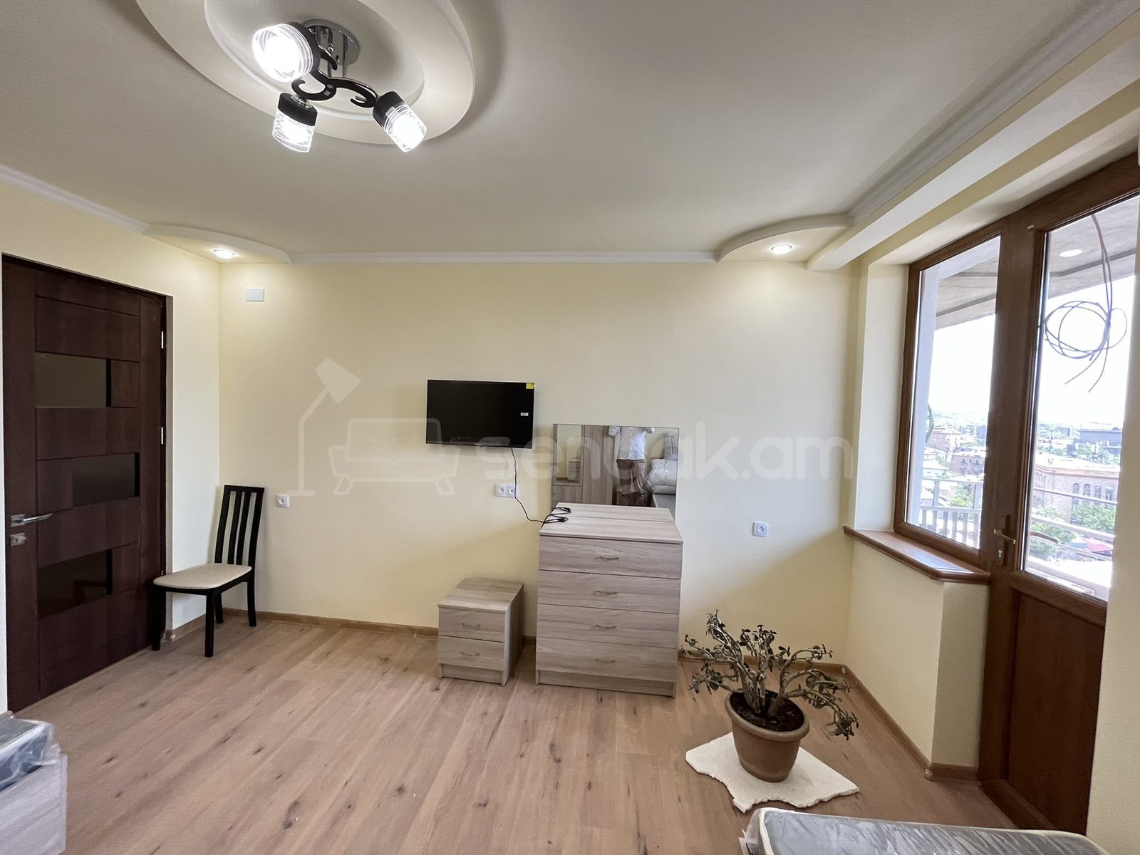 3 Սենյականոց Բնակարան Քարե Շենքում, 70քմ, 4/7 հարկ, Կապիտալ Վերանորոգված, Կահավորված