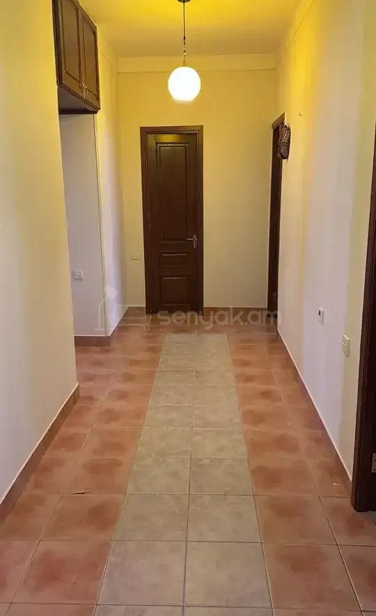 3 Սենյականոց Բնակարան Քարե Շենքում, 110քմ, 4/5 հարկ, Կապիտալ Վերանորոգված, Կահավորված
