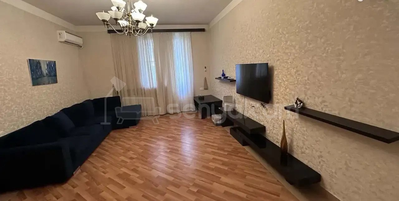 3 Սենյականոց Բնակարան Քարե Շենքում, 110քմ, 4/5 հարկ, Կապիտալ Վերանորոգված, Կահավորված