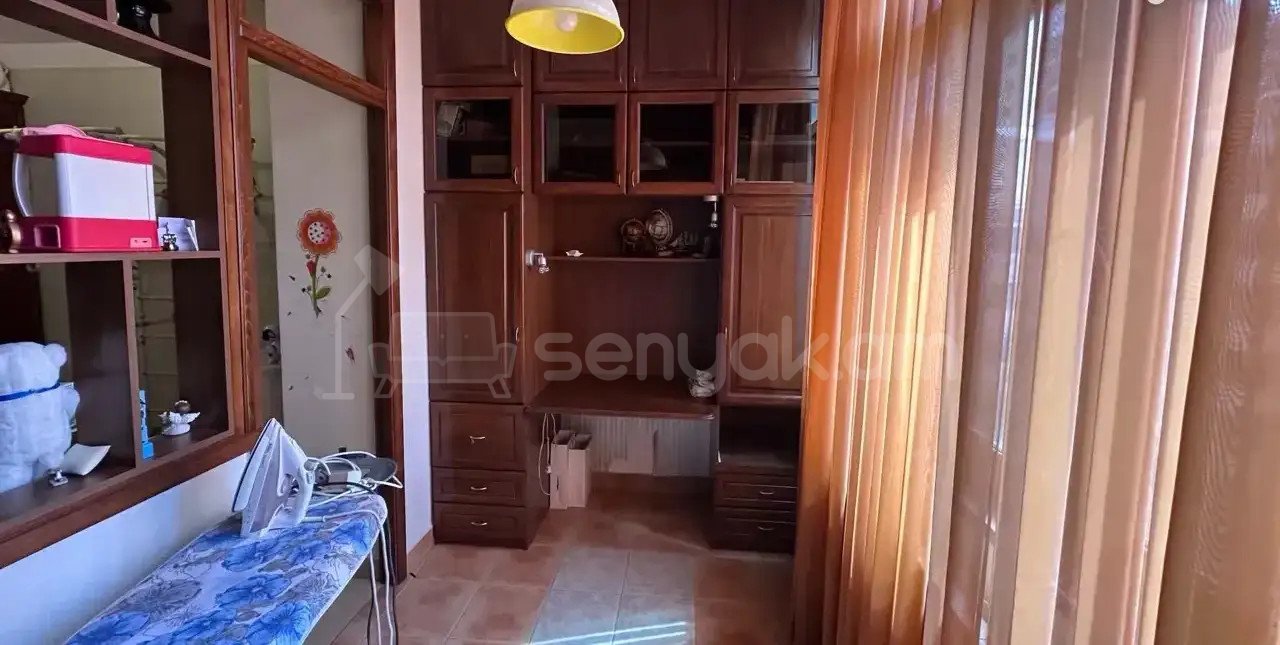 3 Սենյականոց Բնակարան Քարե Շենքում, 110քմ, 4/5 հարկ, Կապիտալ Վերանորոգված, Կահավորված