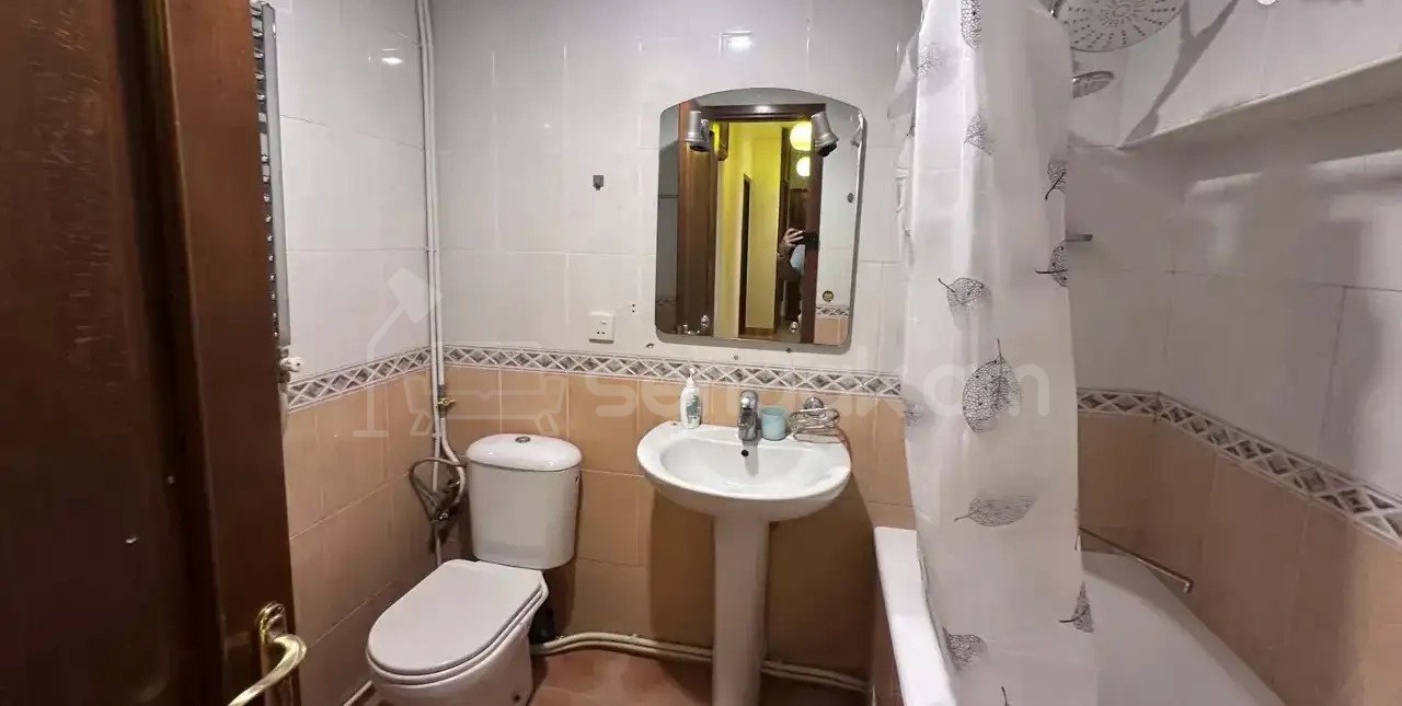 3 Սենյականոց Բնակարան Քարե Շենքում, 110քմ, 4/5 հարկ, Կապիտալ Վերանորոգված, Կահավորված