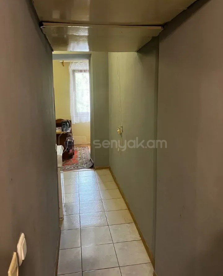 2 Սենյականոց Բնակարան Քարե Շենքում, 56քմ, 2/4 հարկ, Պետական Վիճակում