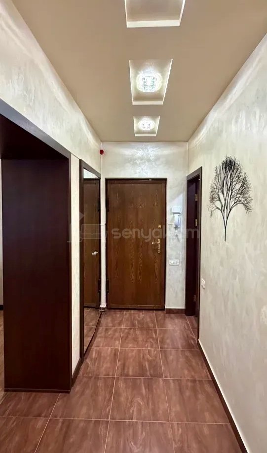 3 Սենյականոց Բնակարան Քարե Շենքում, 74քմ, 3/5 հարկ, Կապիտալ Վերանորոգված