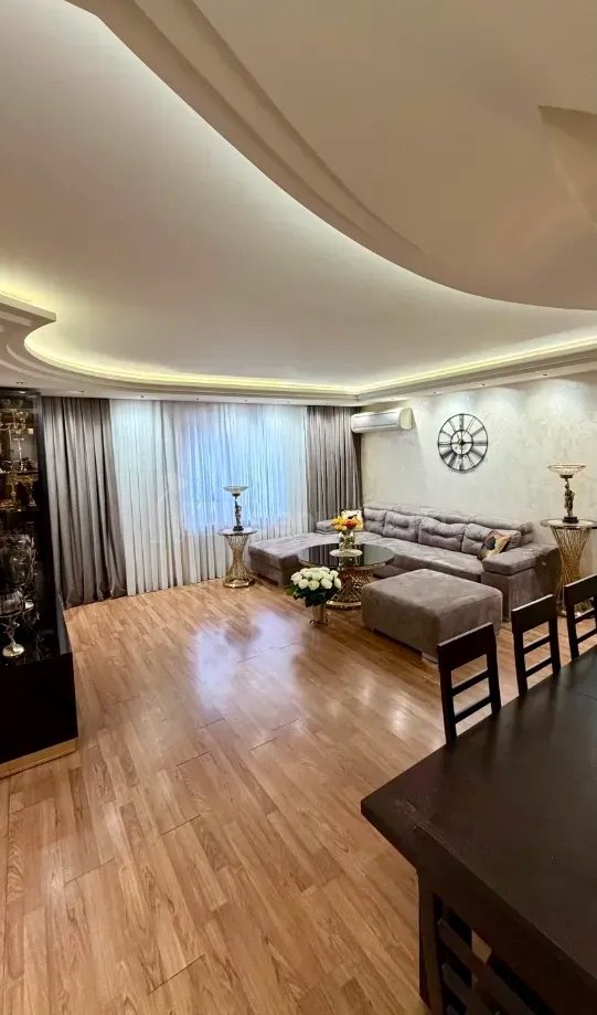 3 Սենյականոց Բնակարան Քարե Շենքում, 74քմ, 3/5 հարկ, Կապիտալ Վերանորոգված