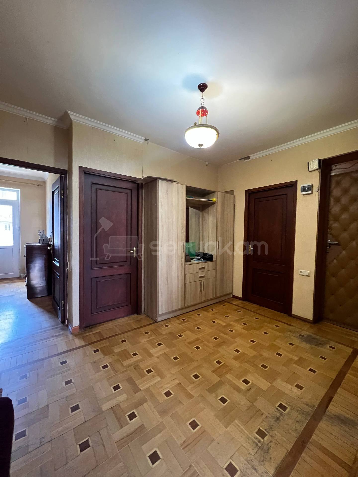 4 Սենյականոց Բնակարան Քարե Շենքում, 95քմ, 4/5 հարկ, Նորմալ Վիճակում