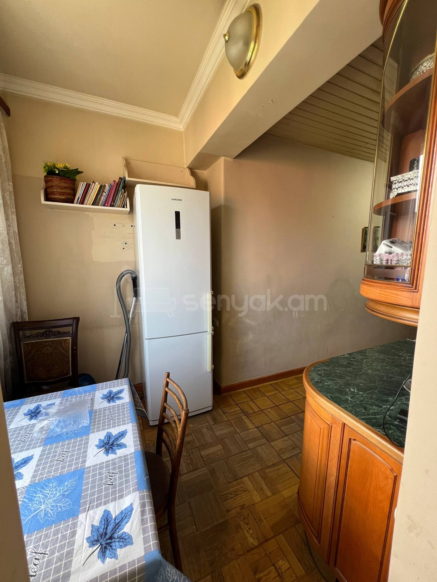 4 Սենյականոց Բնակարան Քարե Շենքում, 95քմ, 4/5 հարկ, Նորմալ Վիճակում