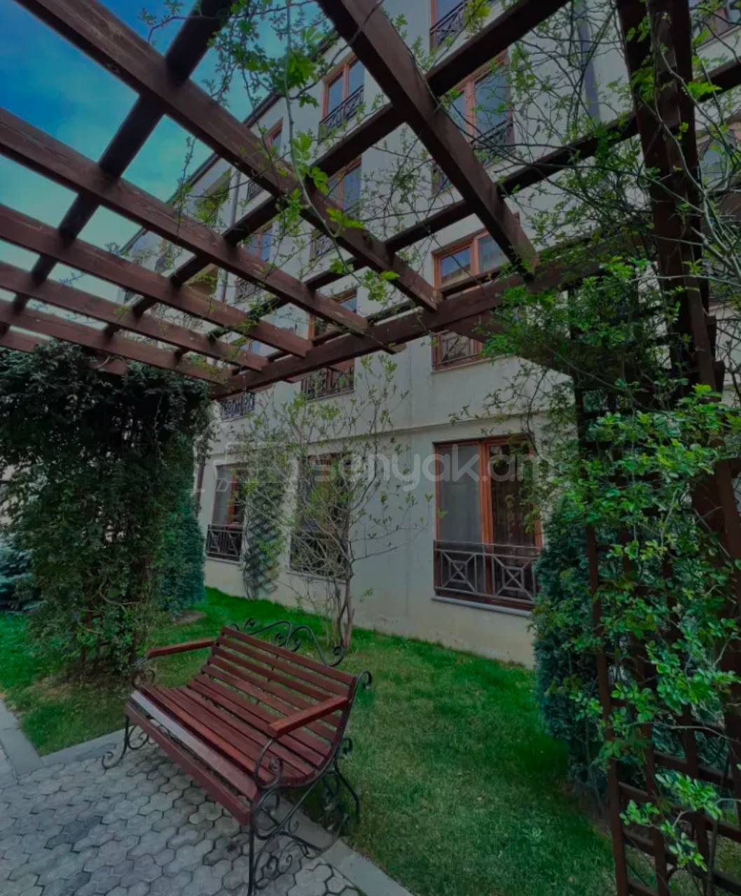 3 Սենյականոց Բնակարան, 100քմ, 1/4 հարկ, Կապիտալ Վերանորոգված, Կահավորված, Արևկող