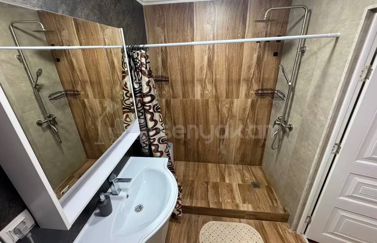2 Սենյականոց Բնակարան Քարե Շենքում, 60քմ, 4/5 հարկ, Կապիտալ Վերանորոգված, Կահավորված