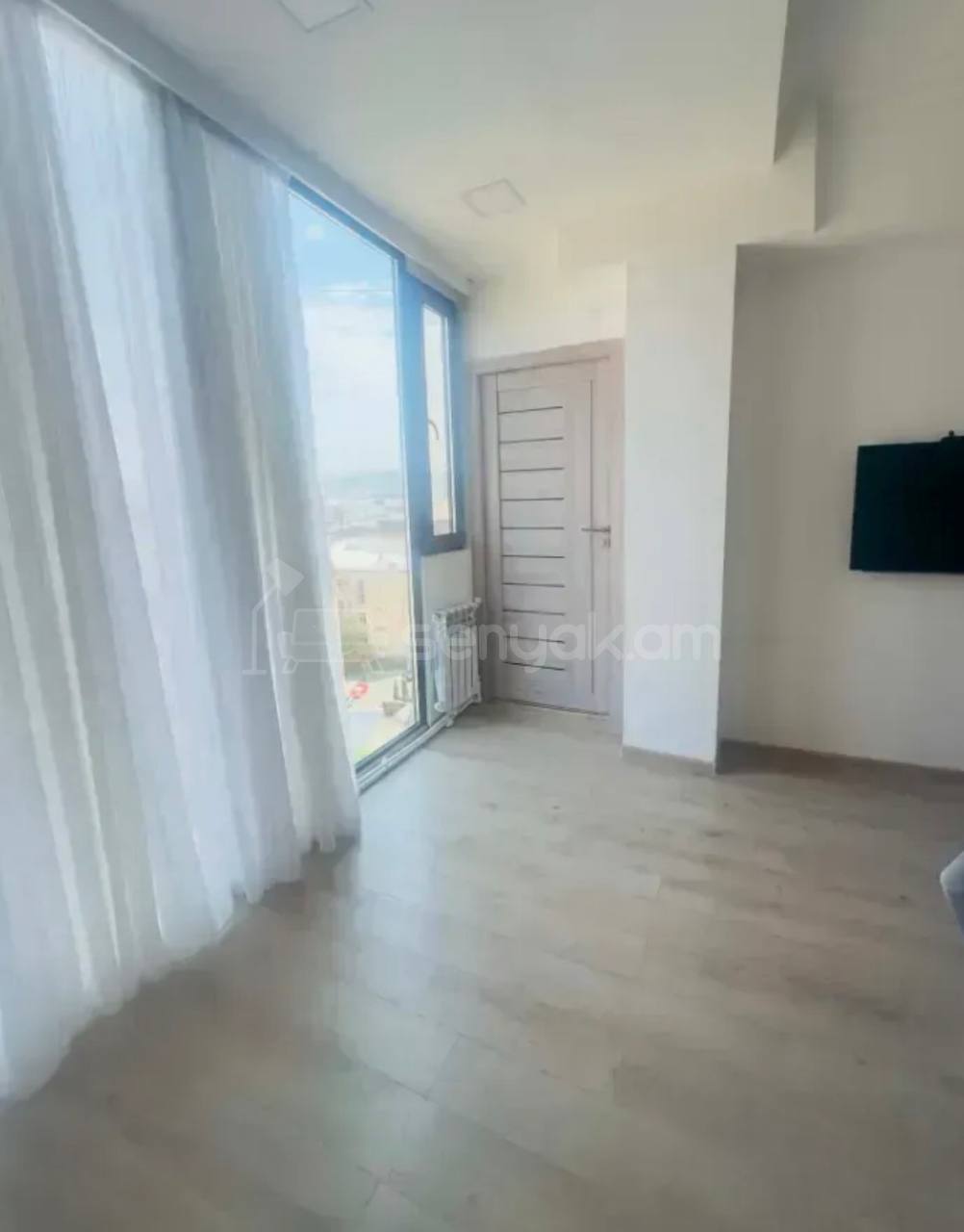 3 Սենյականոց Բնակարան, 43քմ, 10/10 հարկ, Կապիտալ Վերանորոգված