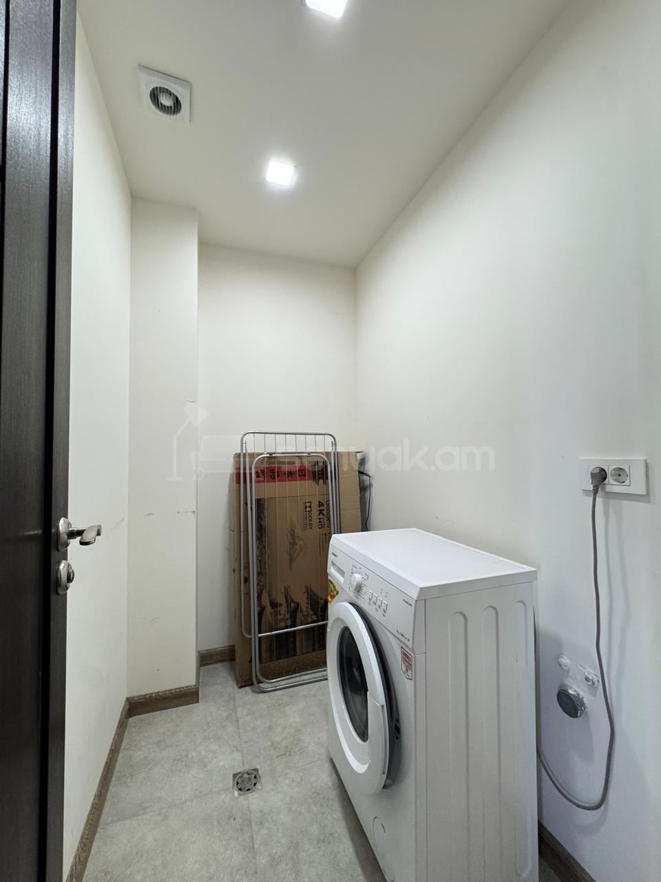 3 Սենյականոց Բնակարան Նորակառույցում, 67քմ, 2/2 հարկ, Կապիտալ Վերանորոգված
