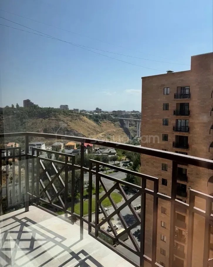 3 Սենյականոց Բնակարան Նորակառույցում, 81քմ, 14/15 հարկ, Կապիտալ Վերանորոգված
