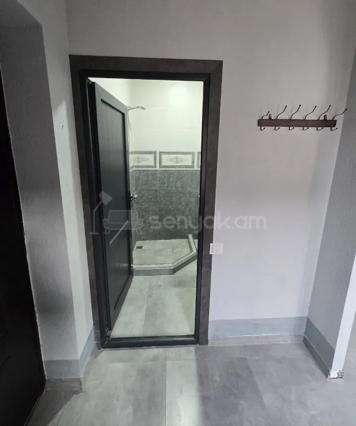 2 Սենյականոց Բնակարան Քարե Շենքում, 40քմ, 1/1 հարկ, Նորմալ Վիճակում