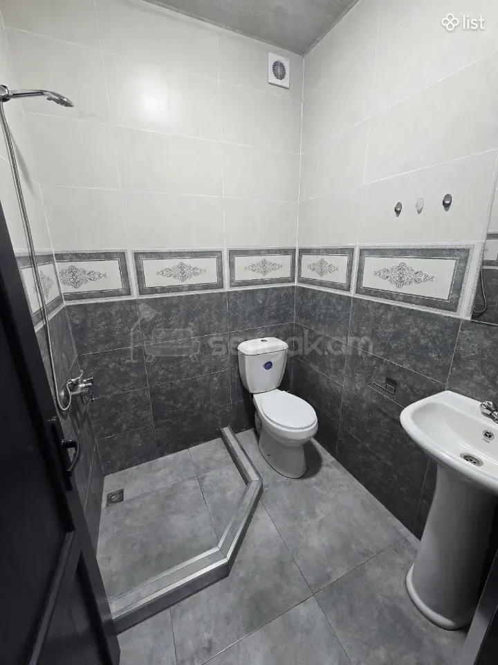 2 Սենյականոց Բնակարան Քարե Շենքում, 40քմ, 1/1 հարկ, Նորմալ Վիճակում
