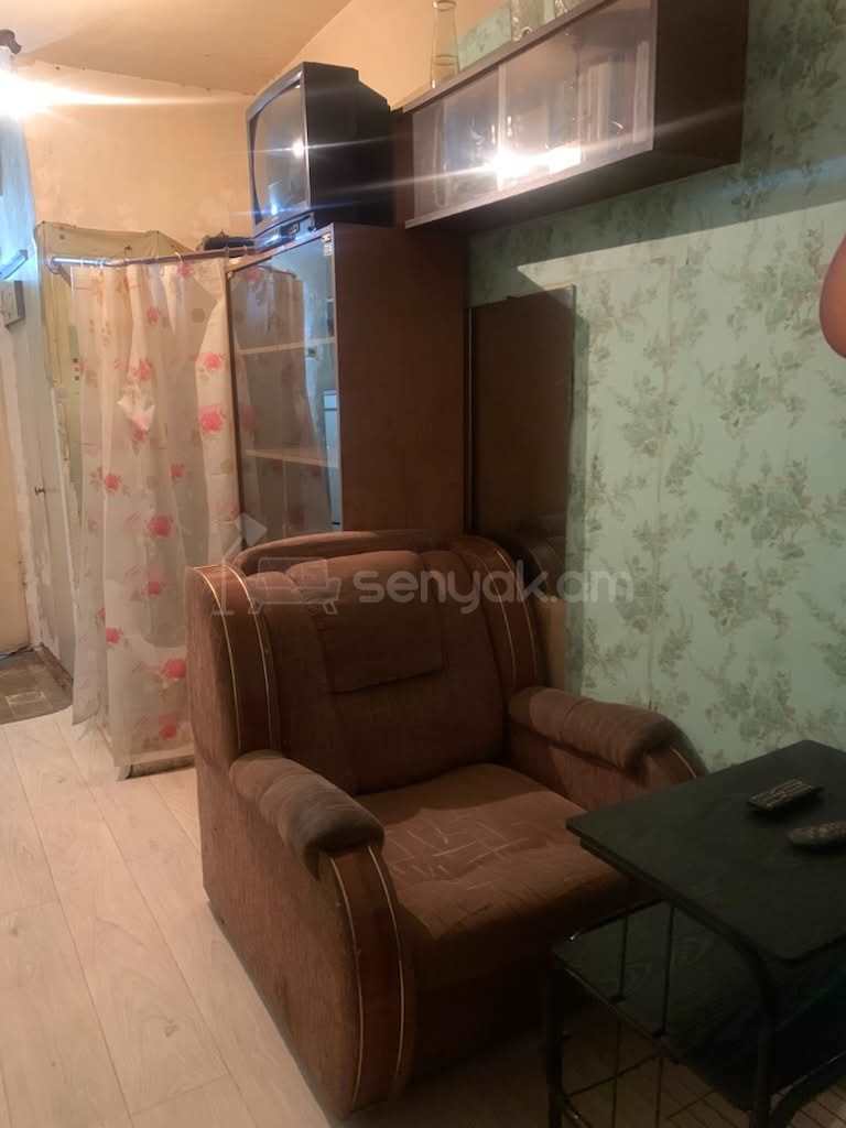 1 Սենյականոց Բնակարան Քարե Շենքում, 18քմ, 6/8 հարկ, Պետական Վիճակում, Մասամբ Կահավորված