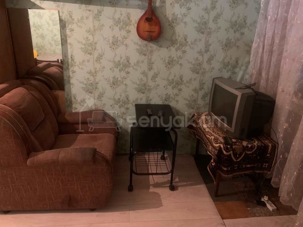 1 Սենյականոց Բնակարան Քարե Շենքում, 18քմ, 6/8 հարկ, Պետական Վիճակում, Մասամբ Կահավորված