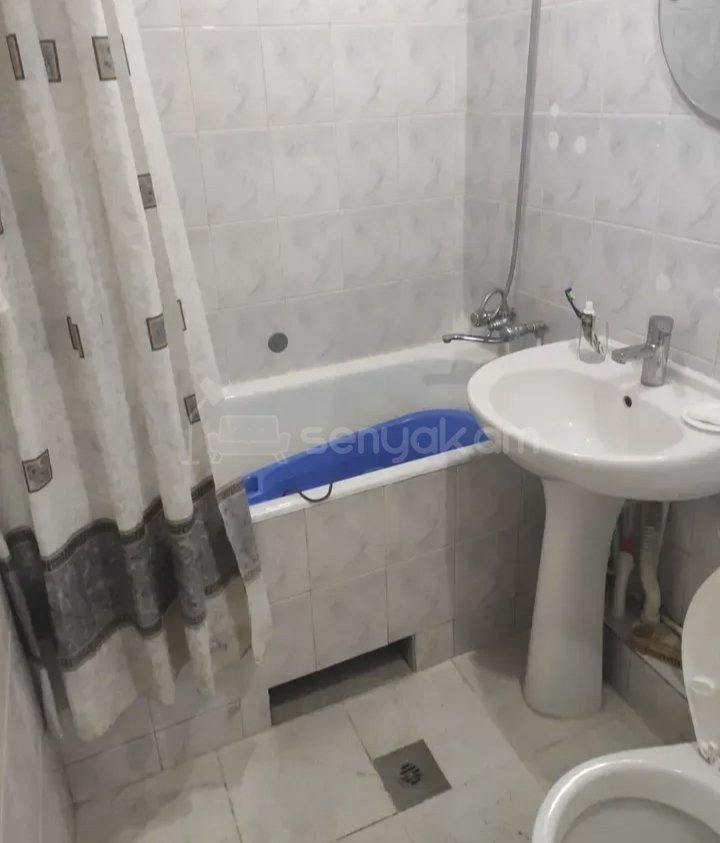 2 Սենյականոց Բնակարան Քարե Շենքում, 56քմ, 3/5 հարկ, Նորմալ Վիճակում, Կահավորված