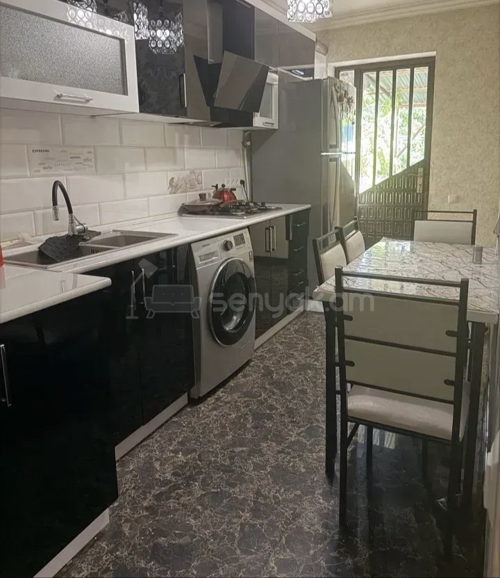 3 Սենյականոց Բնակարան Քարե Շենքում, 77քմ, 5/9 հարկ, Նորմալ Վիճակում, Կահավորված, Արևկող