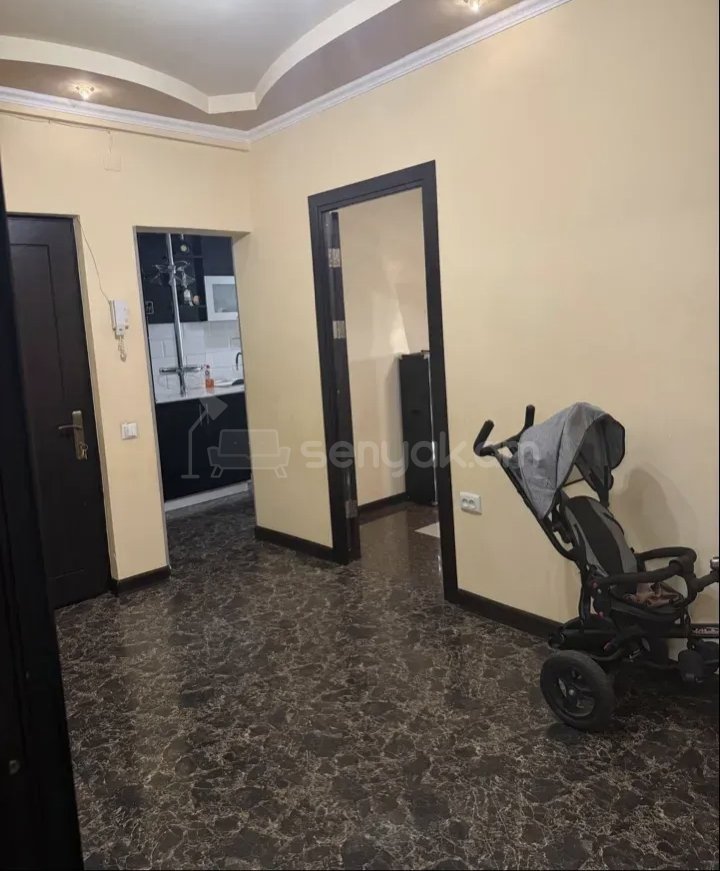 3 Սենյականոց Բնակարան Քարե Շենքում, 77քմ, 5/9 հարկ, Նորմալ Վիճակում, Կահավորված, Արևկող