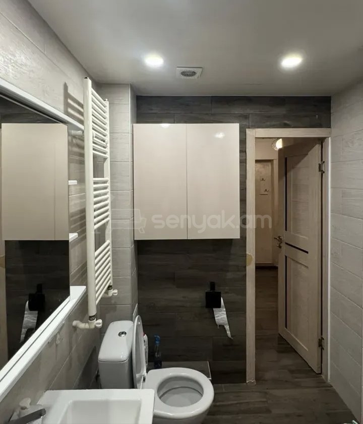 3 Սենյականոց Բնակարան Քարե Շենքում, 77քմ, 5/9 հարկ, Նորմալ Վիճակում, Կահավորված, Արևկող