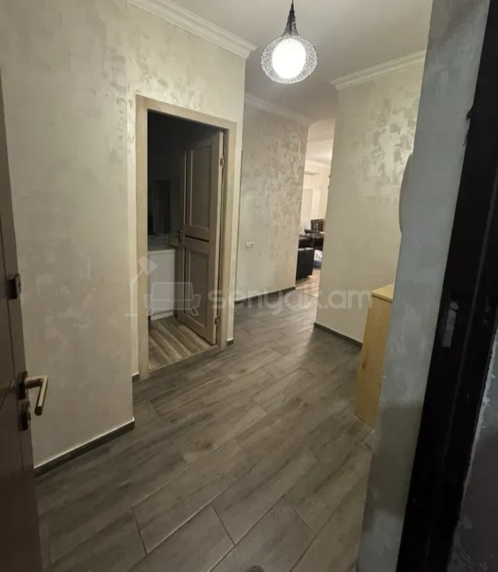 3 Սենյականոց Բնակարան Քարե Շենքում, 77քմ, 5/9 հարկ, Նորմալ Վիճակում, Կահավորված, Արևկող