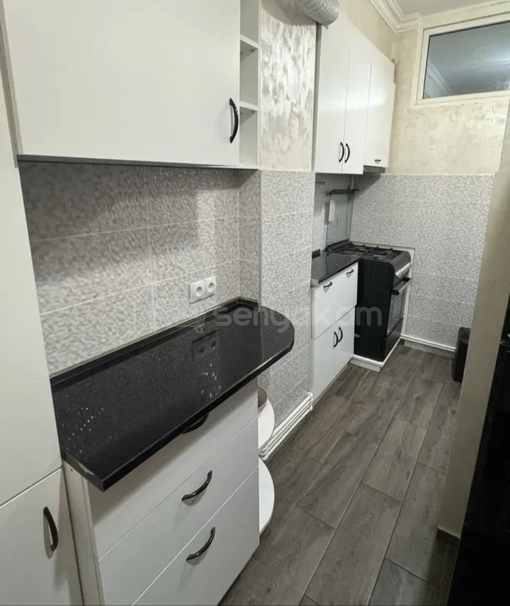 3 Սենյականոց Բնակարան Քարե Շենքում, 77քմ, 5/9 հարկ, Նորմալ Վիճակում, Կահավորված, Արևկող