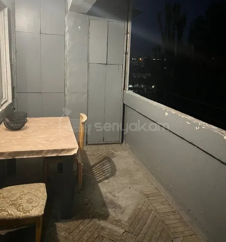 3 Սենյականոց Բնակարան Քարե Շենքում, 77քմ, 5/9 հարկ, Նորմալ Վիճակում, Կահավորված, Արևկող