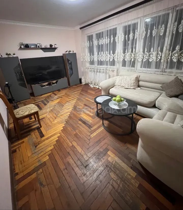 3 Սենյականոց Բնակարան Քարե Շենքում, 77քմ, 5/9 հարկ, Նորմալ Վիճակում, Կահավորված, Արևկող