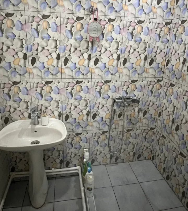 3 Սենյականոց Բնակարան Քարե Շենքում, 77քմ, 5/9 հարկ, Նորմալ Վիճակում, Կահավորված, Արևկող