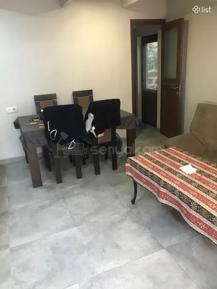 2 Սենյականոց Բնակարան Քարե Շենքում, 62քմ, 2/2 հարկ, Կապիտալ Վերանորոգված, Կահավորված