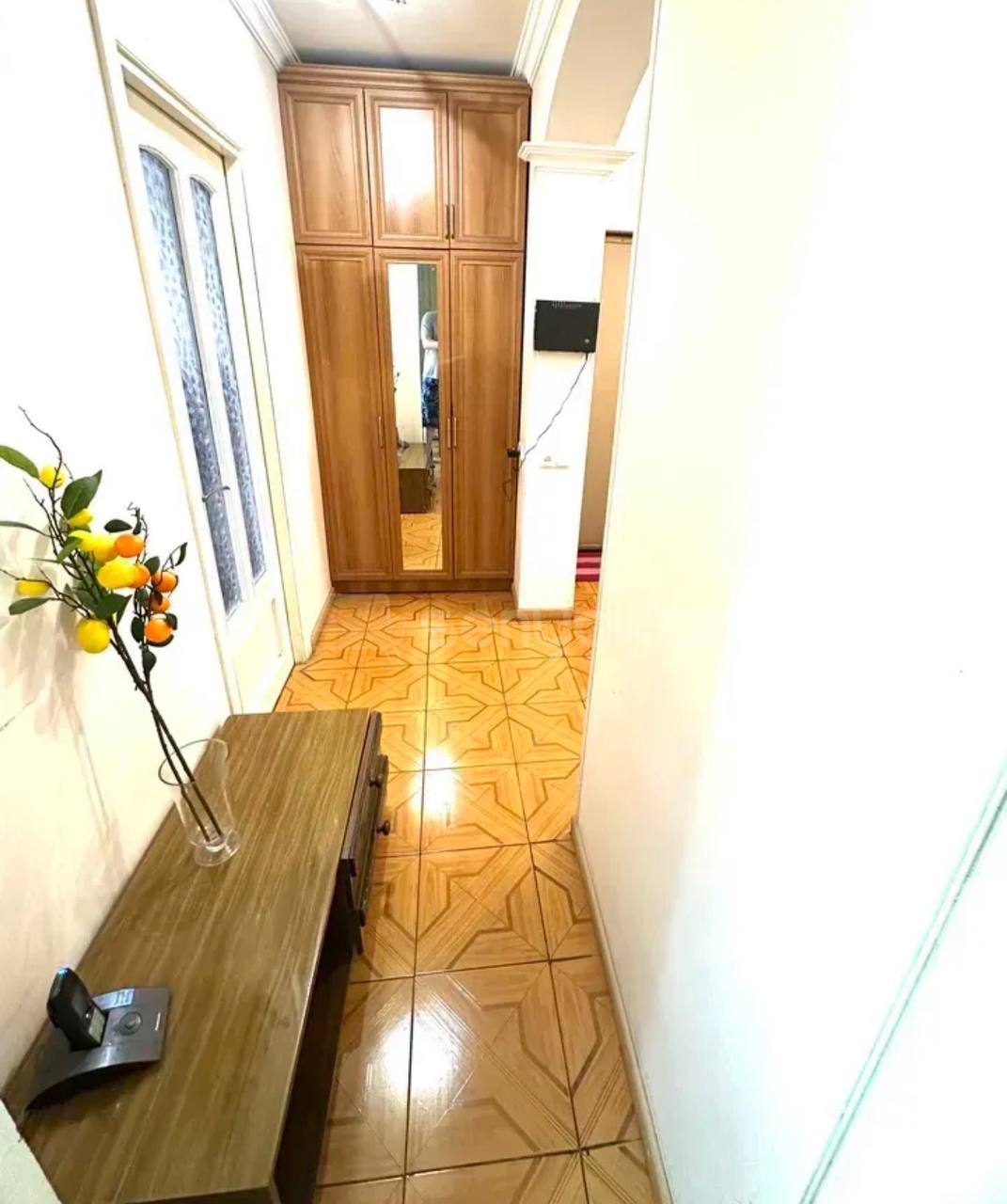 4 Սենյականոց Բնակարան Քարե Շենքում, 73քմ, 4/4 հարկ, Կապիտալ Վերանորոգված