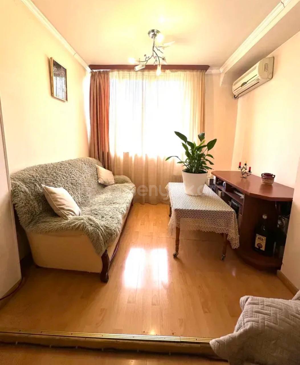 4 Սենյականոց Բնակարան Քարե Շենքում, 73քմ, 4/4 հարկ, Կապիտալ Վերանորոգված