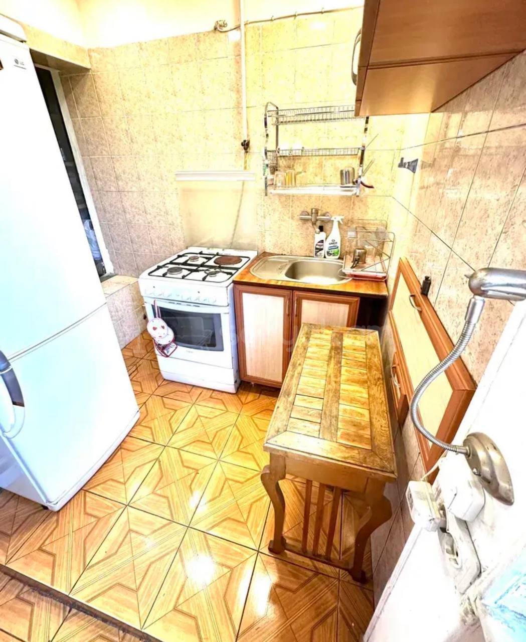 4 Սենյականոց Բնակարան Քարե Շենքում, 73քմ, 4/4 հարկ, Կապիտալ Վերանորոգված