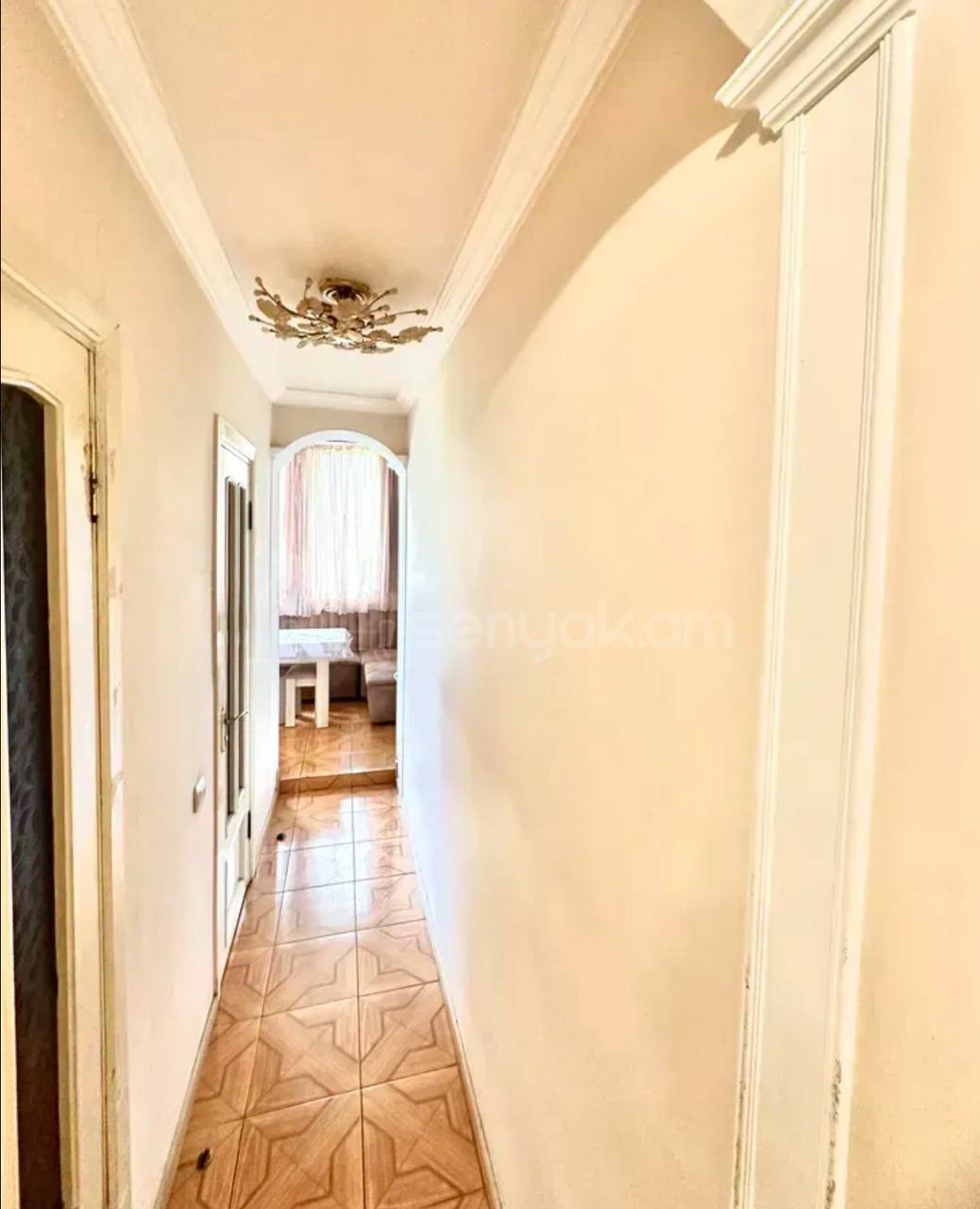 4 Սենյականոց Բնակարան Քարե Շենքում, 73քմ, 4/4 հարկ, Կապիտալ Վերանորոգված