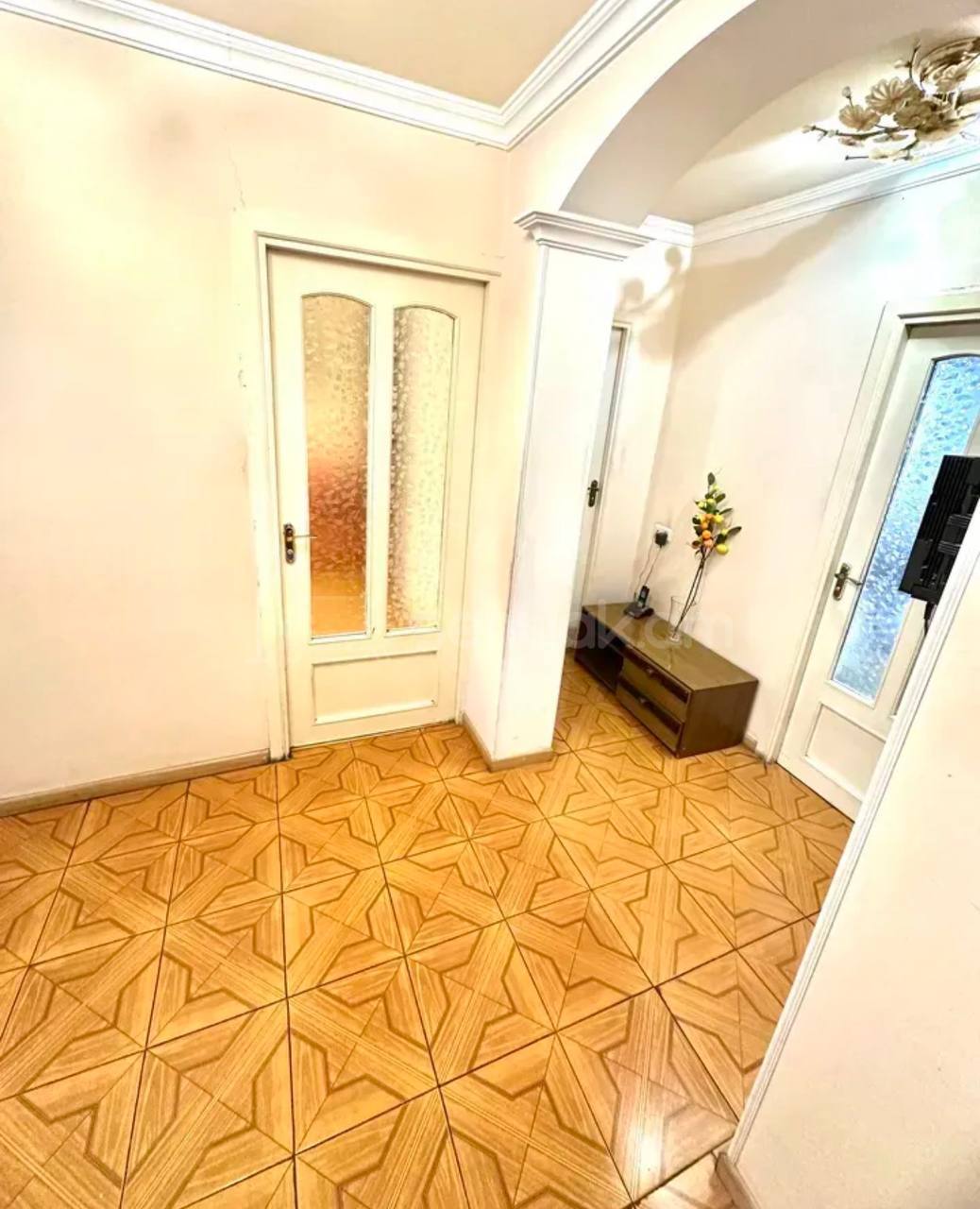 4 Սենյականոց Բնակարան Քարե Շենքում, 73քմ, 4/4 հարկ, Կապիտալ Վերանորոգված