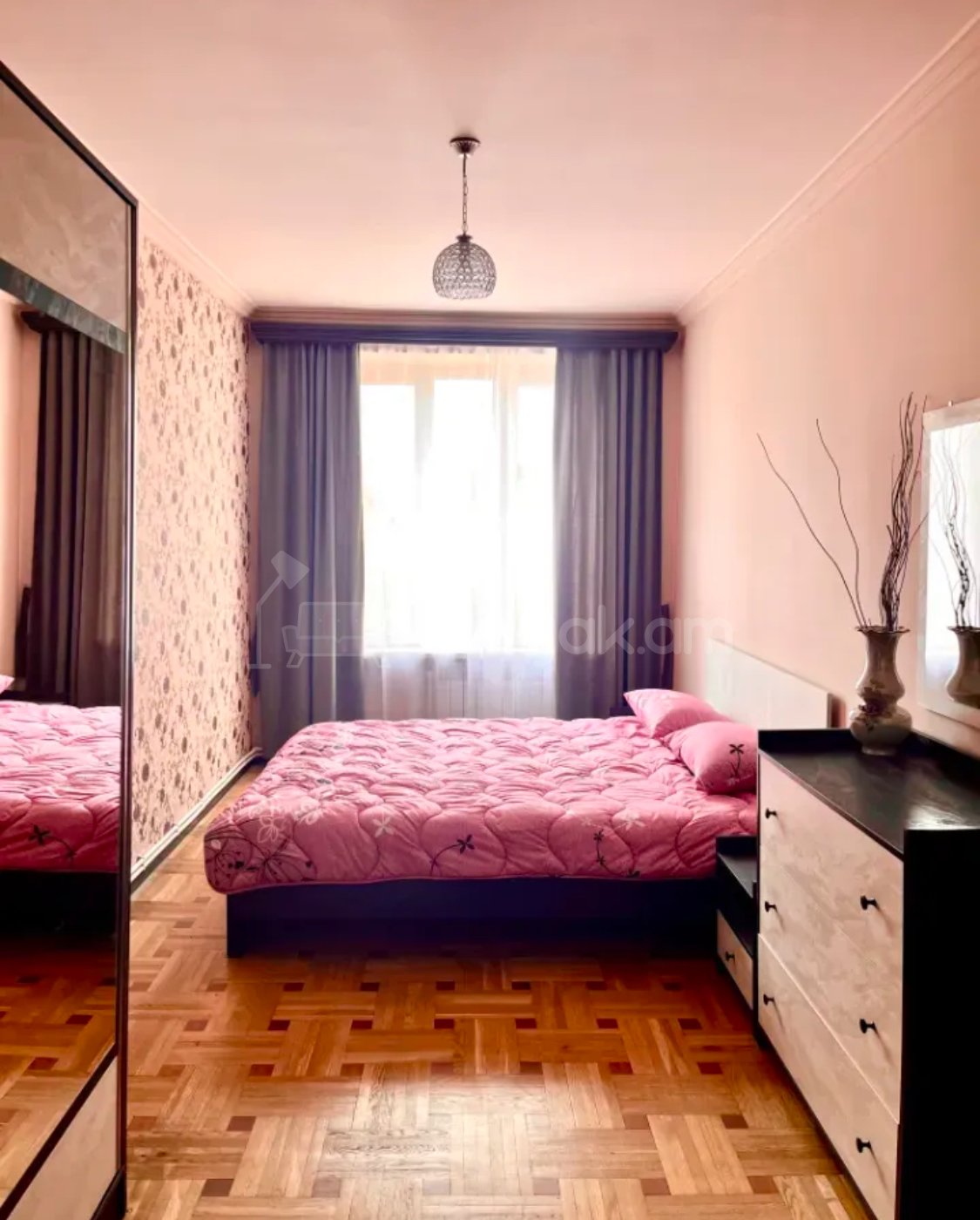 4 Սենյականոց Բնակարան Քարե Շենքում, 110քմ, 3/5 հարկ, Կապիտալ Վերանորոգված, Կահավորված, Արևկող