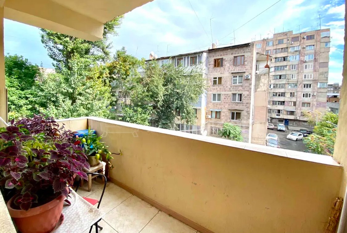 4 Սենյականոց Բնակարան Քարե Շենքում, 110քմ, 3/5 հարկ, Կապիտալ Վերանորոգված, Կահավորված, Արևկող