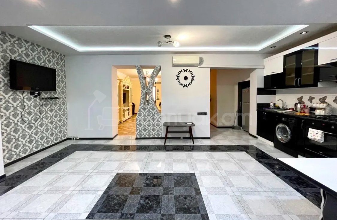 4 Սենյականոց Բնակարան Քարե Շենքում, 110քմ, 3/5 հարկ, Կապիտալ Վերանորոգված, Կահավորված