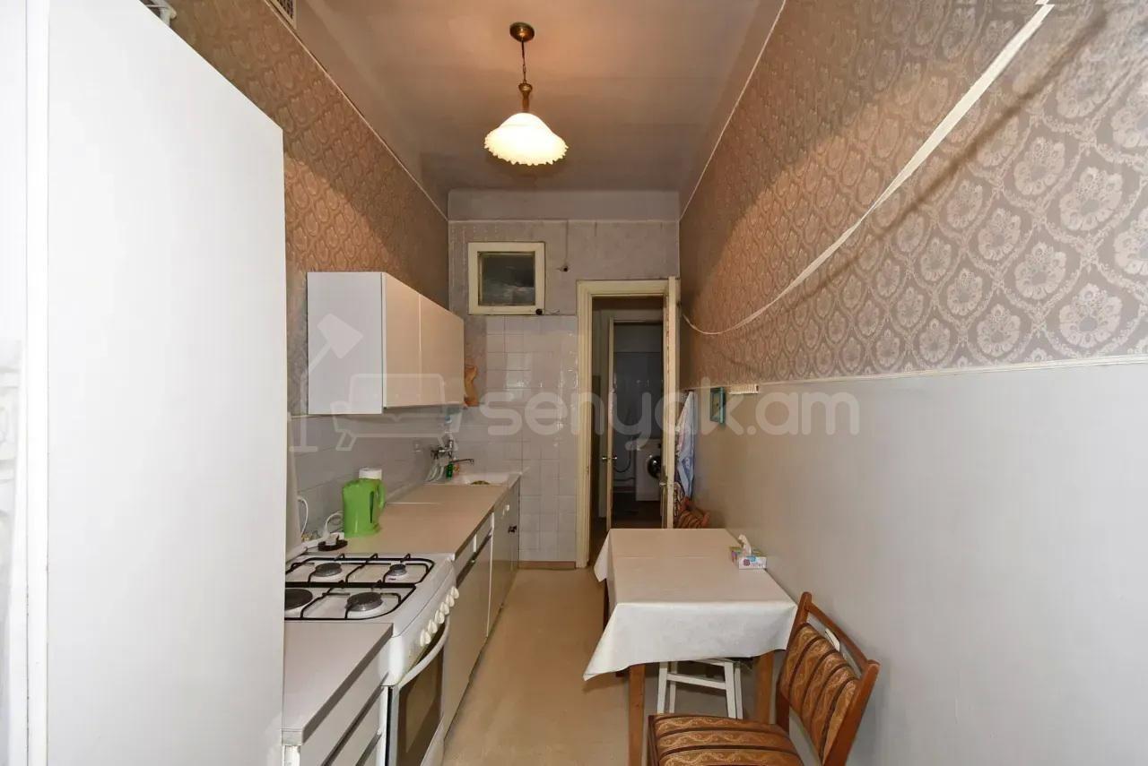 3 Սենյականոց Բնակարան Քարե Շենքում, 86քմ, 2/4 հարկ, Նորմալ Վիճակում