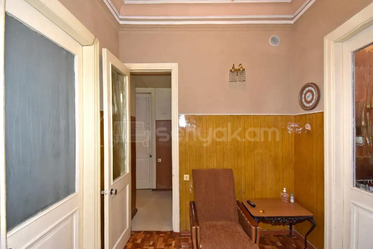 3 Սենյականոց Բնակարան Քարե Շենքում, 86քմ, 2/4 հարկ, Նորմալ Վիճակում