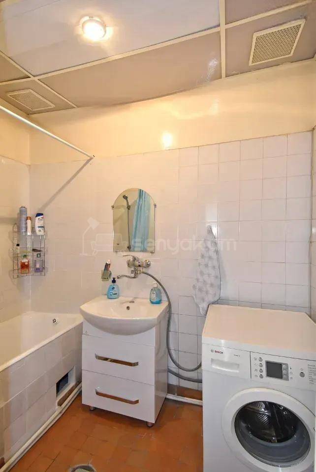 3 Սենյականոց Բնակարան Քարե Շենքում, 86քմ, 2/4 հարկ, Նորմալ Վիճակում