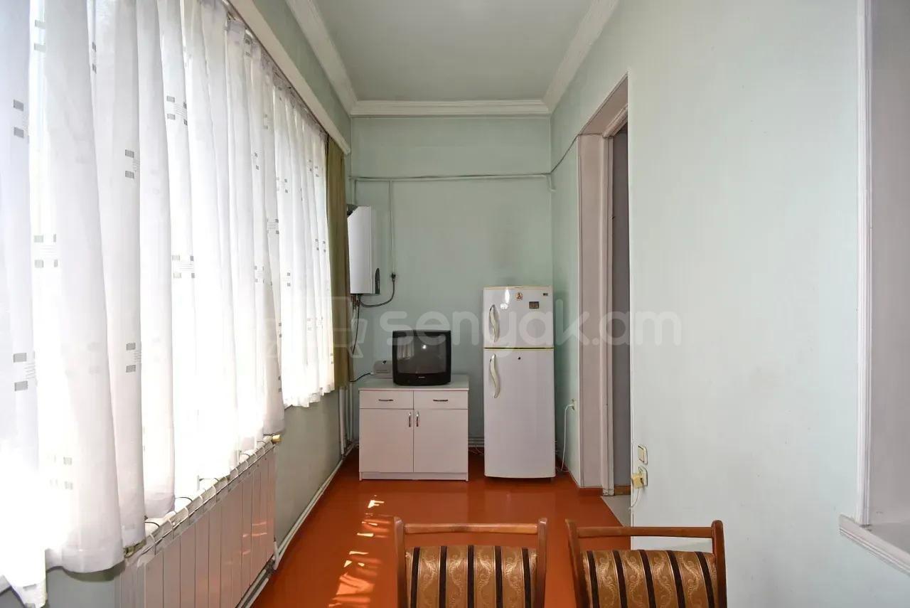 3 Սենյականոց Բնակարան Քարե Շենքում, 86քմ, 2/4 հարկ, Նորմալ Վիճակում