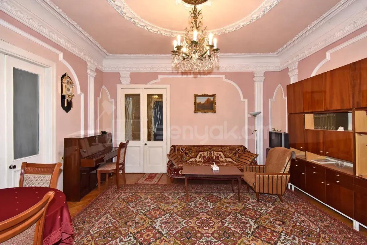 3 Սենյականոց Բնակարան Քարե Շենքում, 86քմ, 2/4 հարկ, Նորմալ Վիճակում