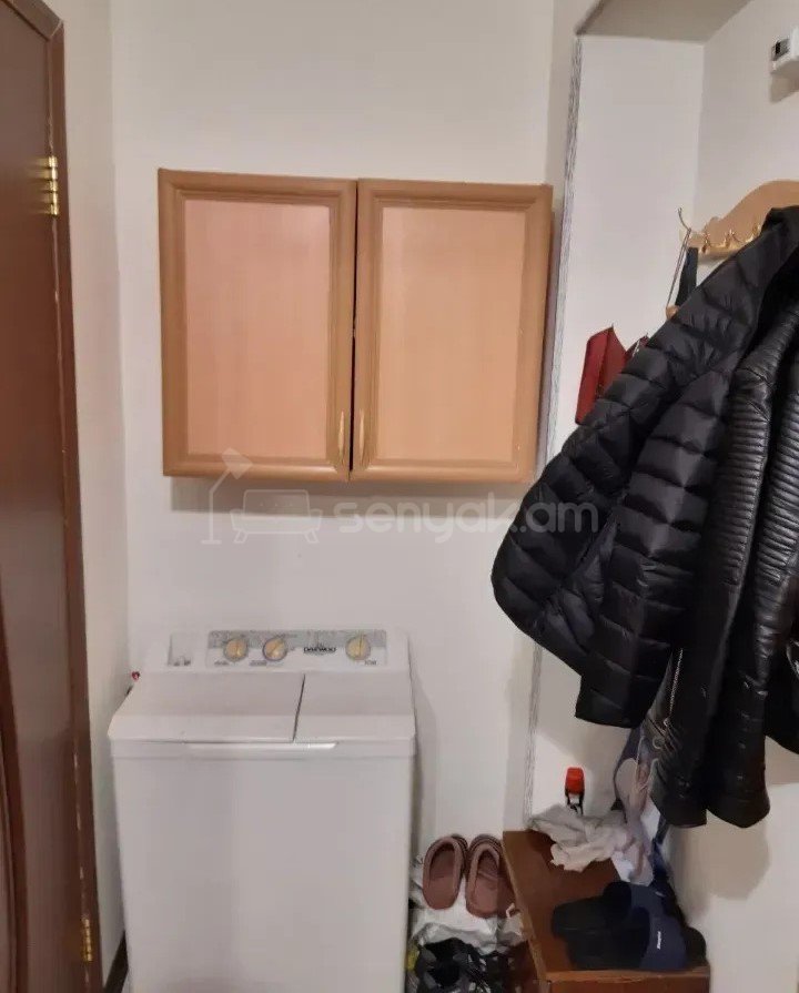 1 Սենյականոց Բնակարան Քարե Շենքում, 30քմ, 5/5 հարկ, Նորմալ Վիճակում
