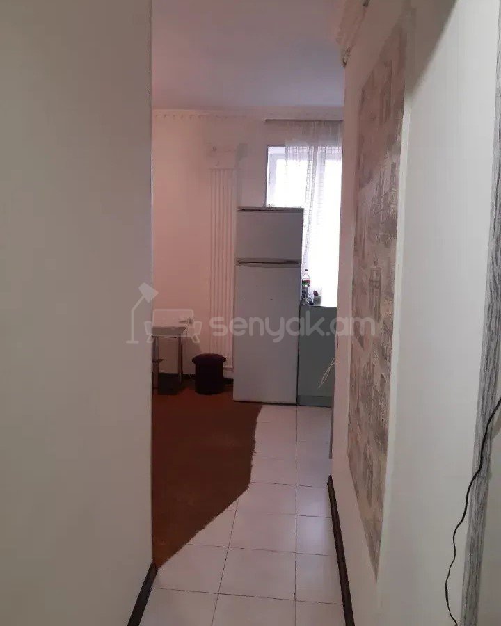 1 Սենյականոց Բնակարան Քարե Շենքում, 30քմ, 5/5 հարկ, Նորմալ Վիճակում