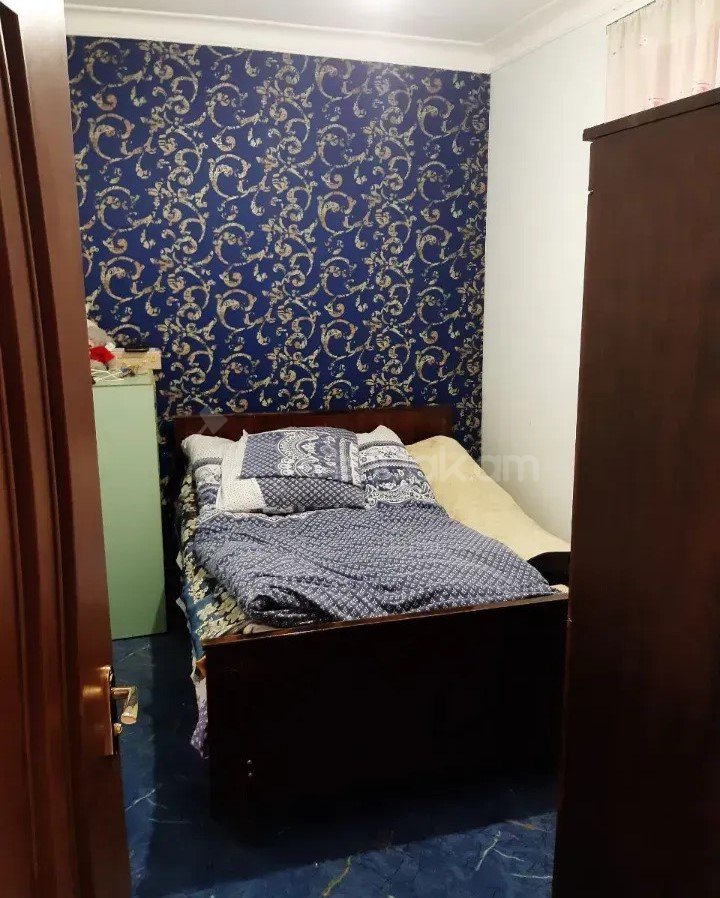 1 Սենյականոց Բնակարան Քարե Շենքում, 30քմ, 5/5 հարկ, Նորմալ Վիճակում