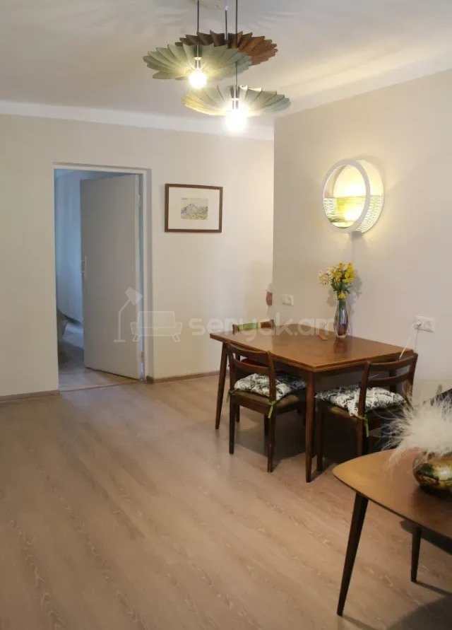3 Սենյականոց Բնակարան Քարե Շենքում, 58քմ, 4/5 հարկ, Դիզայներական Վերանորոգված