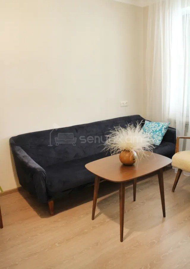 3 Սենյականոց Բնակարան Քարե Շենքում, 58քմ, 4/5 հարկ, Դիզայներական Վերանորոգված