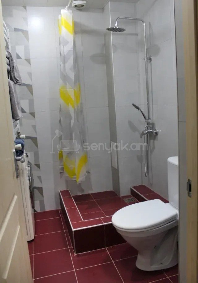3 Սենյականոց Բնակարան Քարե Շենքում, 58քմ, 4/5 հարկ, Դիզայներական Վերանորոգված